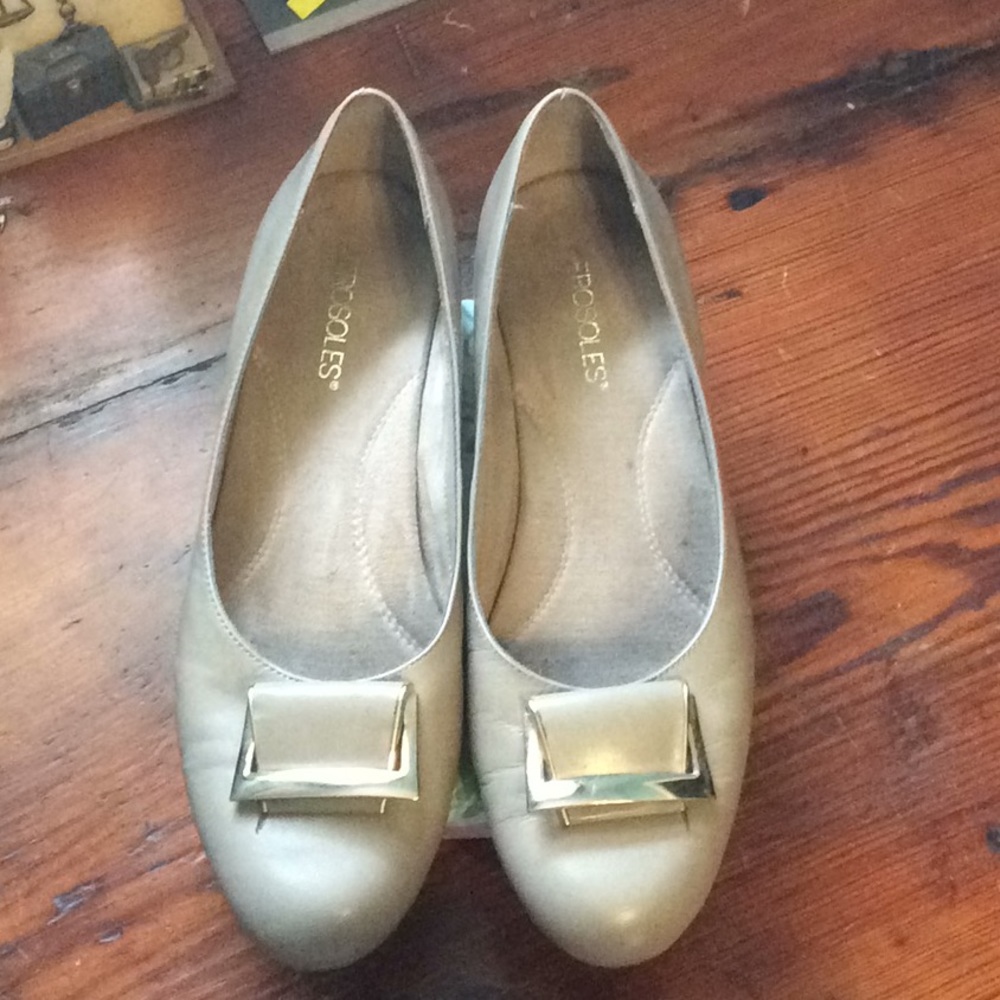 Taupe and gold AEROSOLES Flats